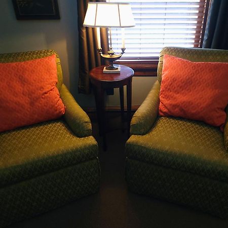 Altland House Inn & Suites Abbottstown Екстериор снимка