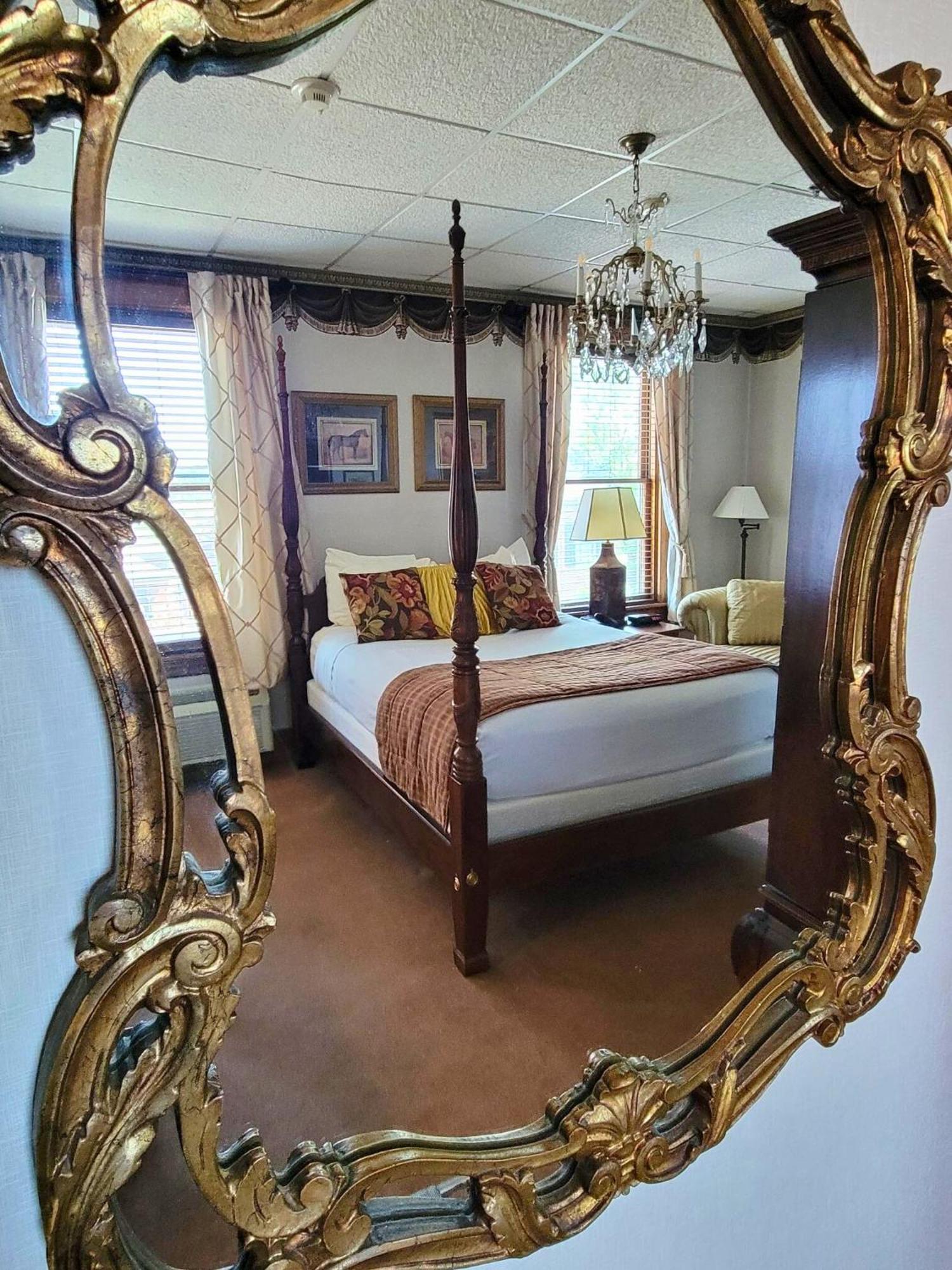 Altland House Inn & Suites Abbottstown Екстериор снимка