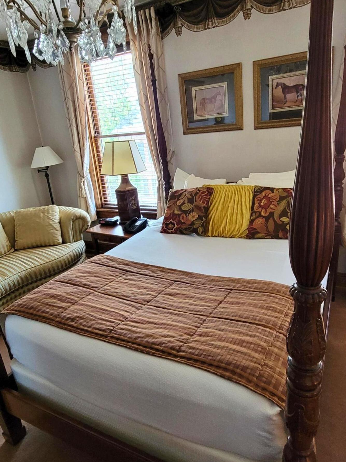 Altland House Inn & Suites Abbottstown Екстериор снимка