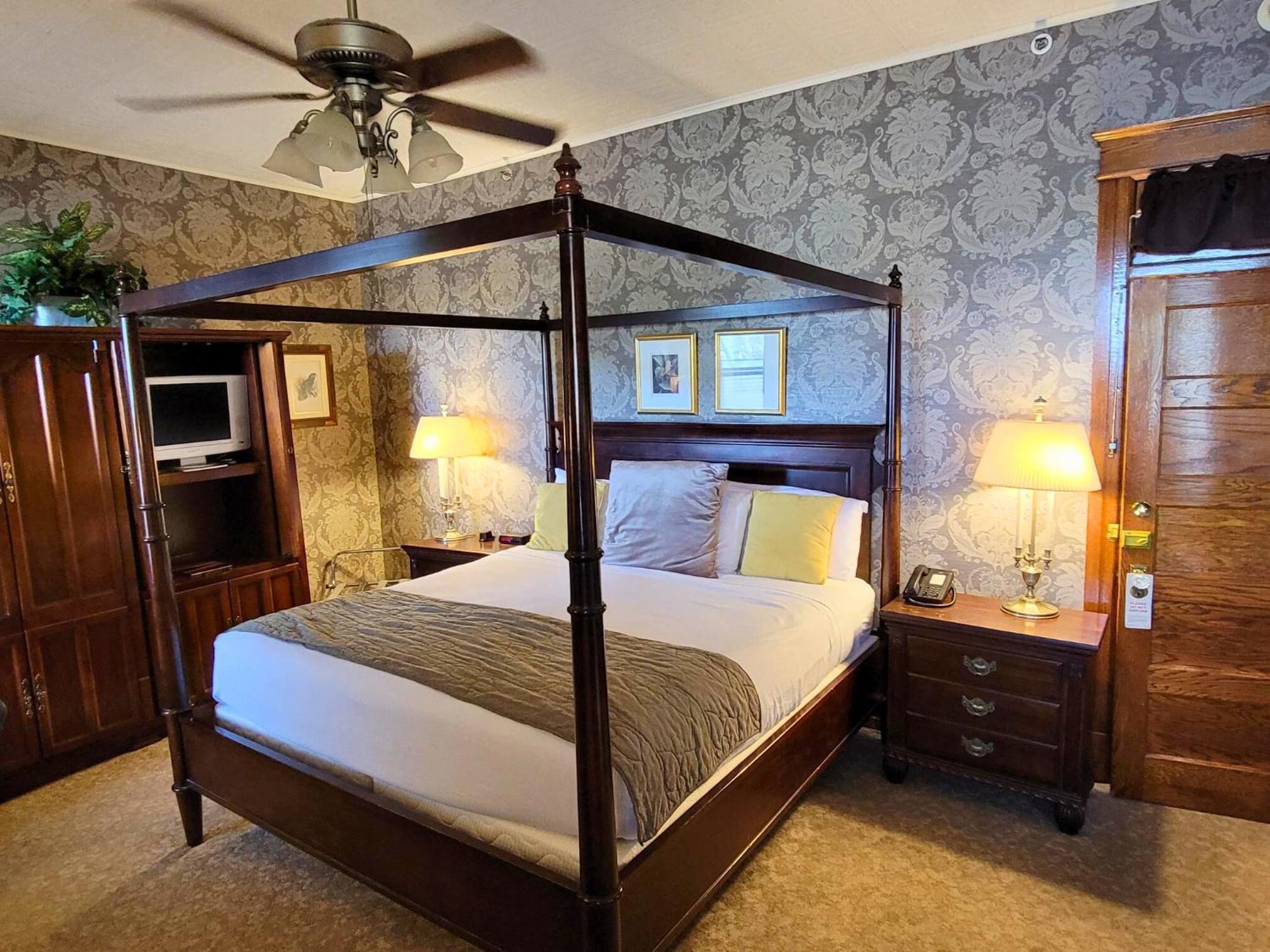 Altland House Inn & Suites Abbottstown Екстериор снимка