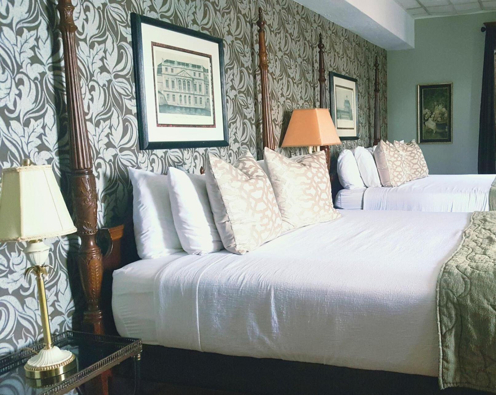 Altland House Inn & Suites Abbottstown Екстериор снимка