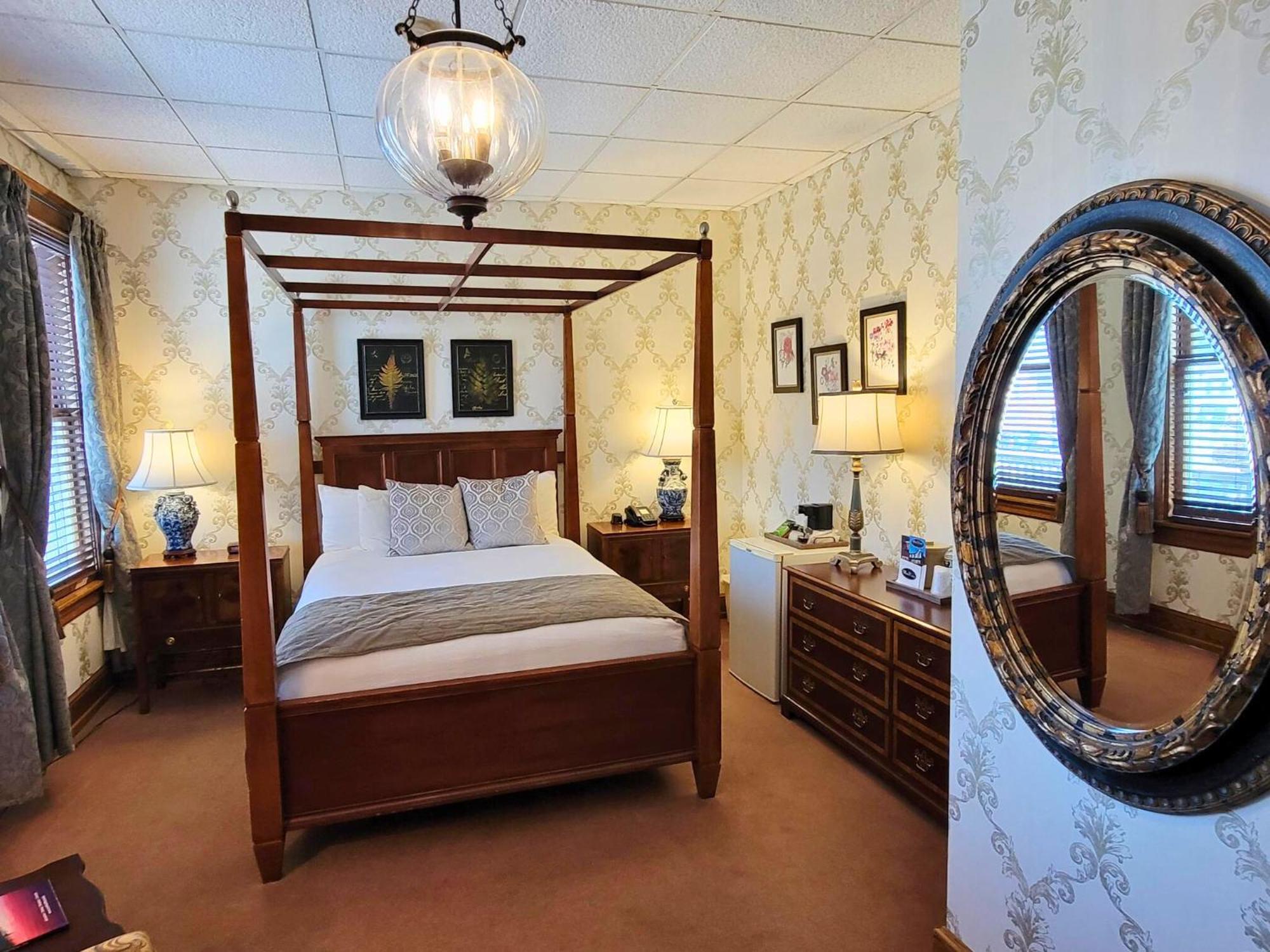 Altland House Inn & Suites Abbottstown Екстериор снимка