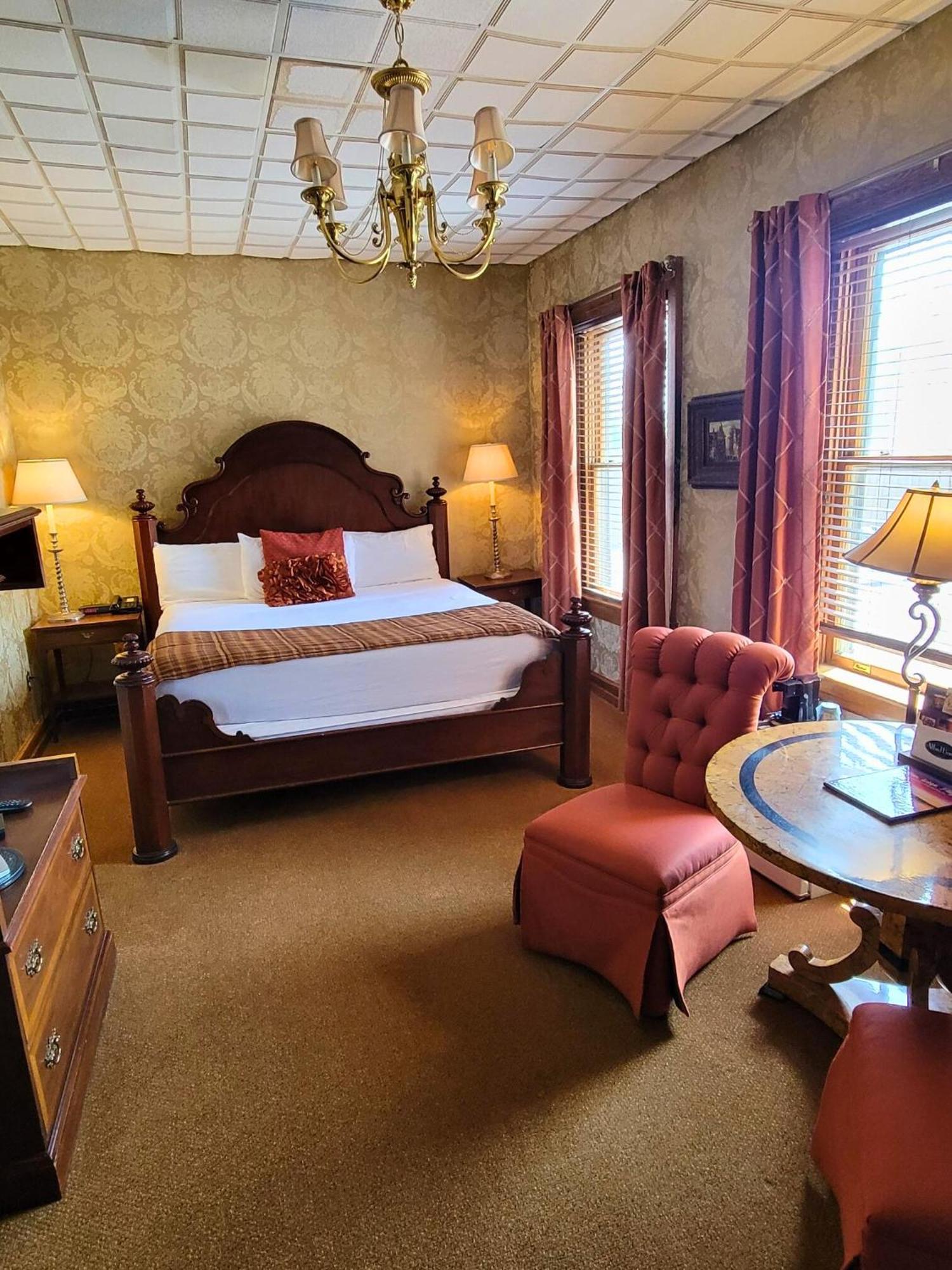 Altland House Inn & Suites Abbottstown Екстериор снимка