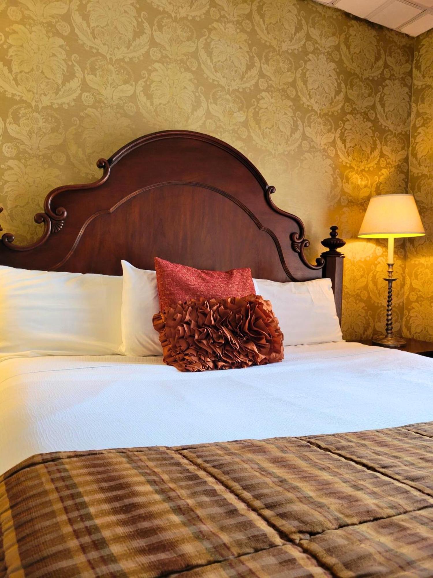 Altland House Inn & Suites Abbottstown Екстериор снимка