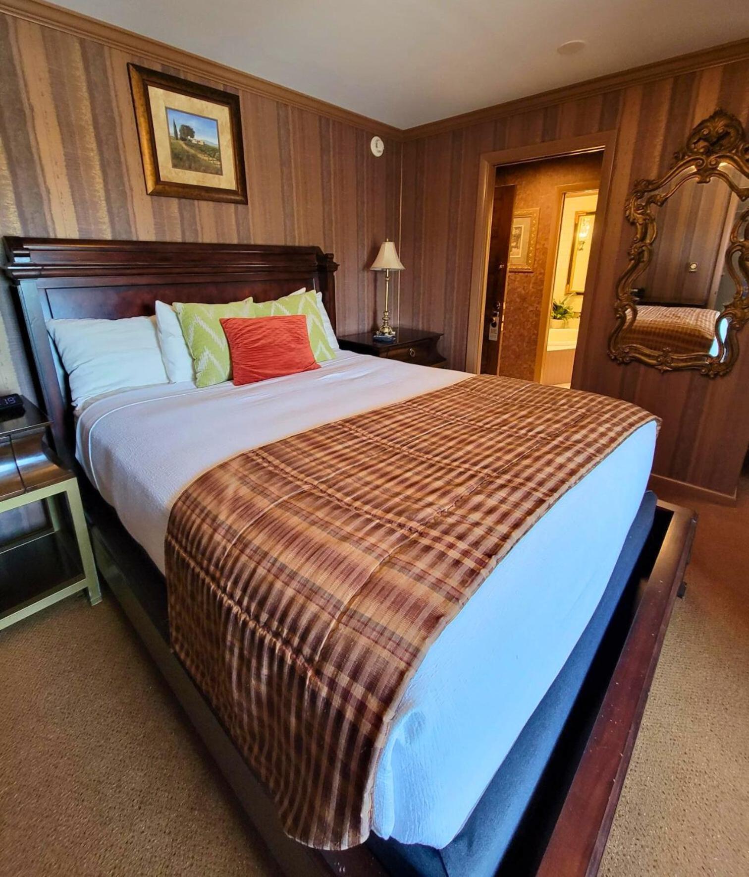 Altland House Inn & Suites Abbottstown Екстериор снимка