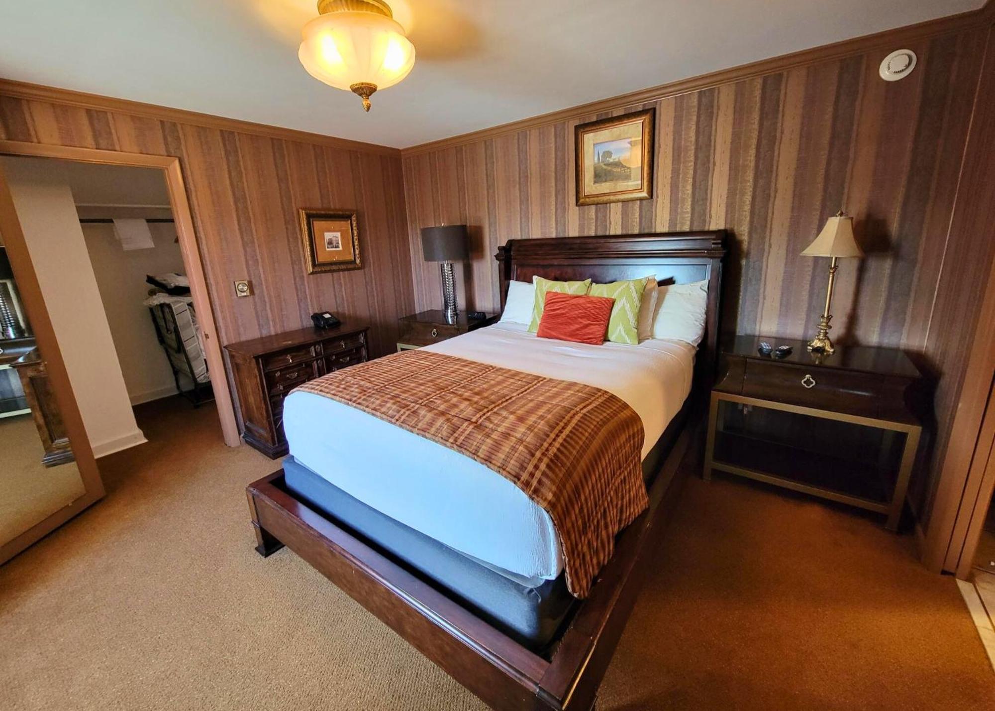 Altland House Inn & Suites Abbottstown Екстериор снимка