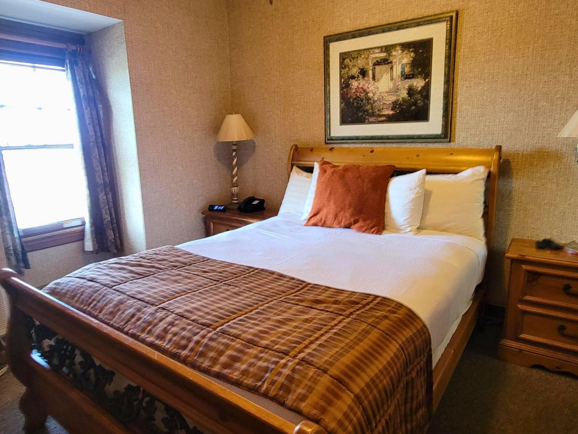 Altland House Inn & Suites Abbottstown Екстериор снимка