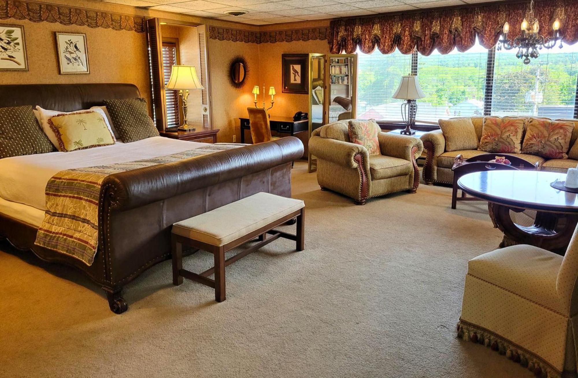 Altland House Inn & Suites Abbottstown Екстериор снимка