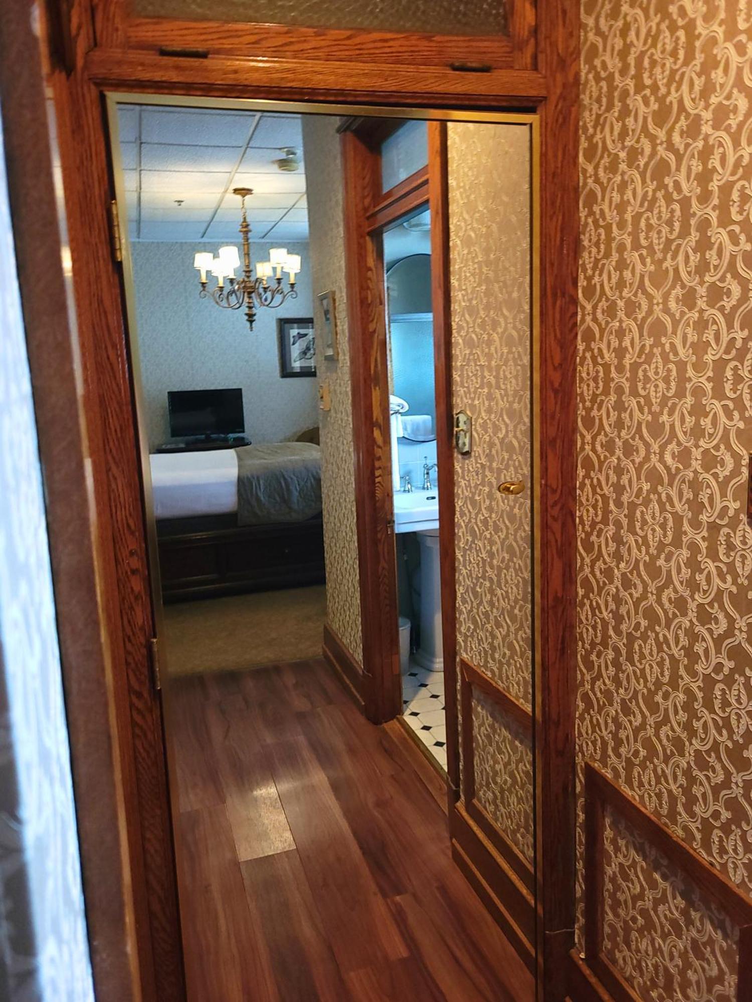 Altland House Inn & Suites Abbottstown Екстериор снимка
