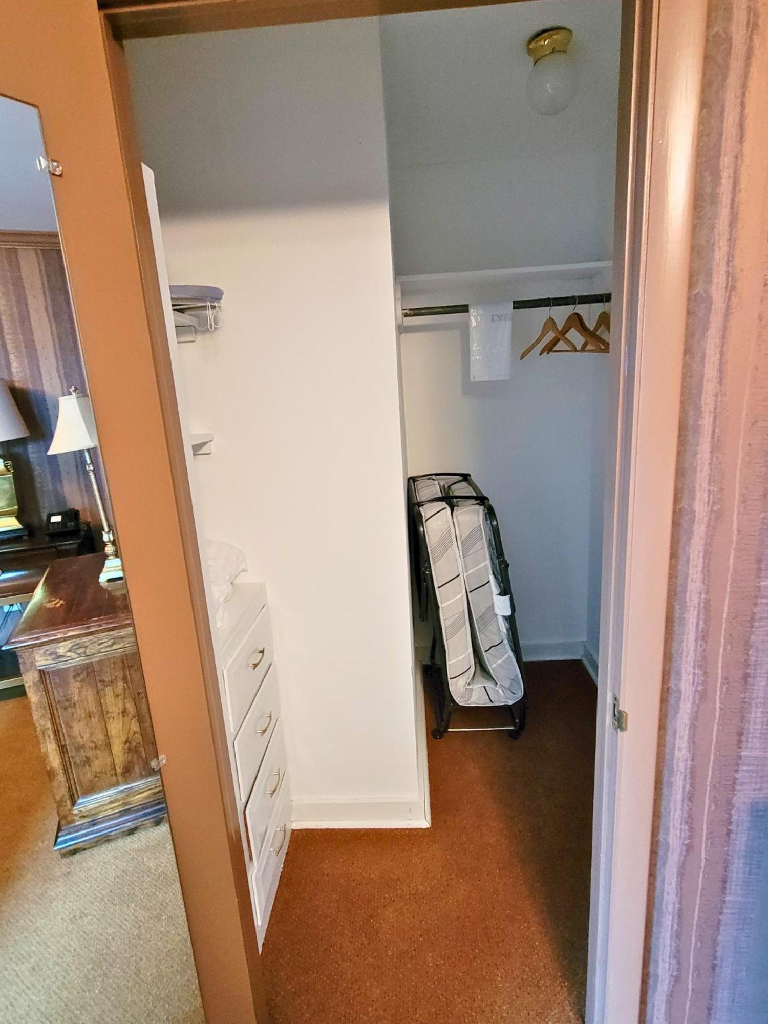 Altland House Inn & Suites Abbottstown Екстериор снимка